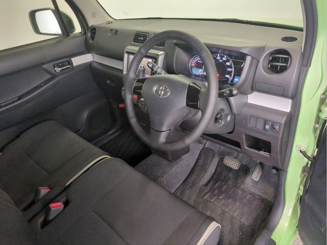 TOYOTA PIXIS SPACE 2015 Image 31