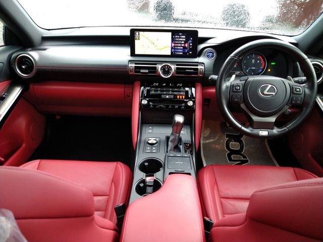 TOYOTA LEXUS IS300H 2021 Image 31