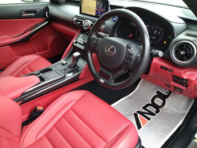 TOYOTA LEXUS IS300H 2021 Image 31