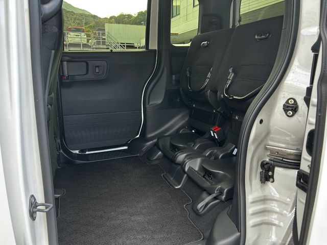 HONDA N BOX CUSTOM 2024 Image 31