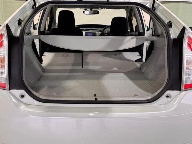 TOYOTA PRIUS 2012 Image 31