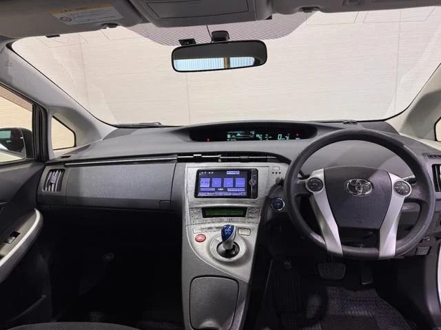 TOYOTA PRIUS 2012 Image 31