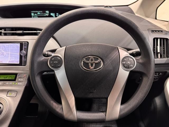 TOYOTA PRIUS 2012 Image 31