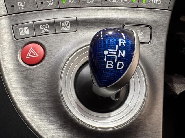 TOYOTA PRIUS 2012 Image 31