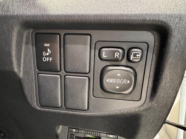 TOYOTA PRIUS 2012 Image 31