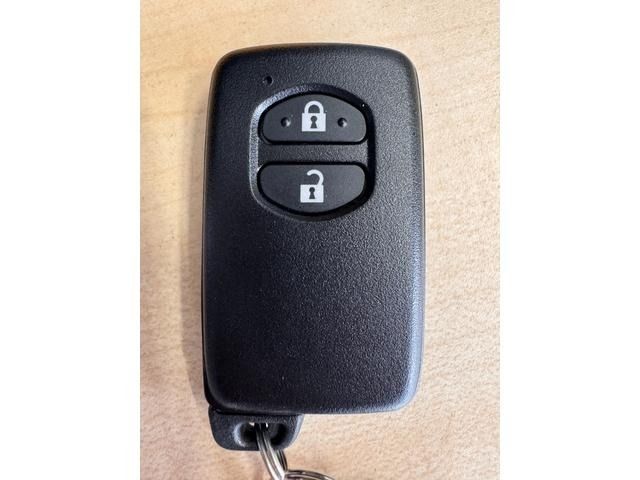 TOYOTA PRIUS 2012 Image 31