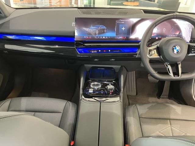 BMW 5SERIES SEDAN 2025 Image 31