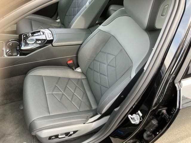 BMW 5SERIES SEDAN 2025 Image 31