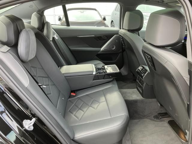 BMW 5SERIES SEDAN 2025 Image 31