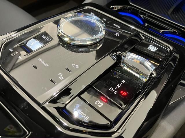 BMW 5SERIES SEDAN 2025 Image 31