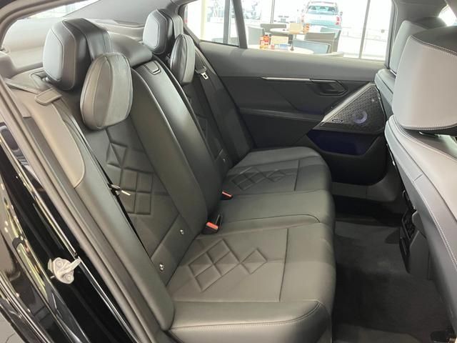 BMW 5SERIES SEDAN 2025 Image 31