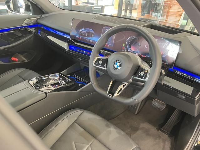 BMW 5SERIES SEDAN 2025 Image 31