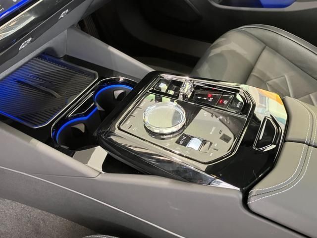 BMW 5SERIES SEDAN 2025 Image 31