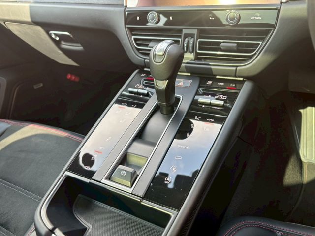 PORSCHE MACAN 2023 Image 31