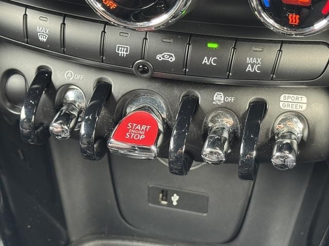 BMW MINI COOPER S 5DOOR 2018 Image 31