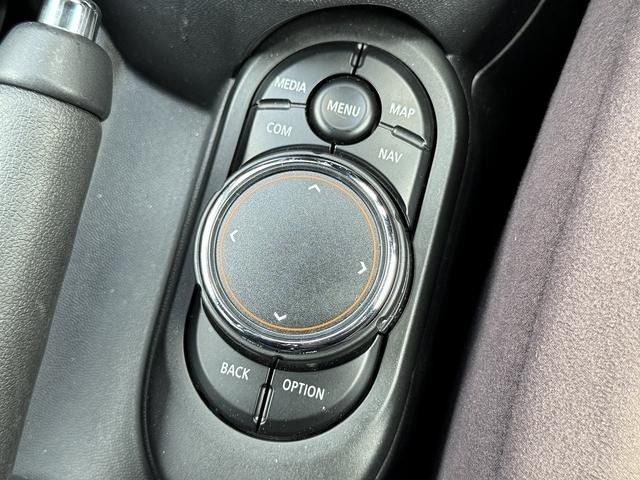 BMW MINI COOPER S 5DOOR 2018 Image 31