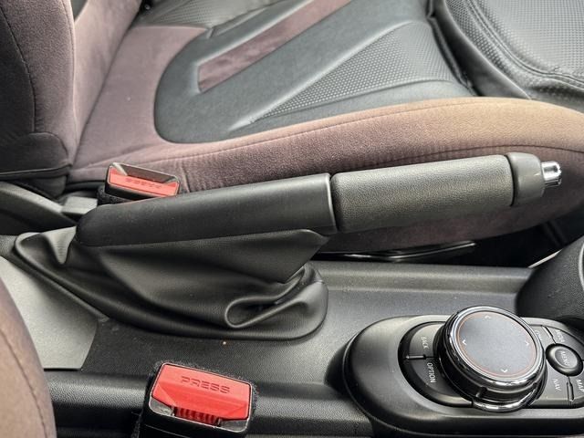 BMW MINI COOPER S 5DOOR 2018 Image 31