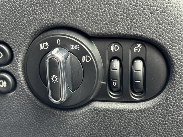 BMW MINI COOPER S 5DOOR 2018 Image 31