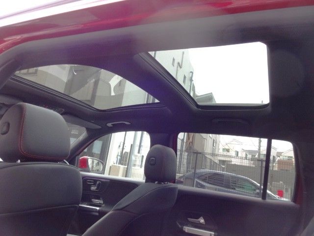 MERCEDES BENZ GLB 2023 Image 31