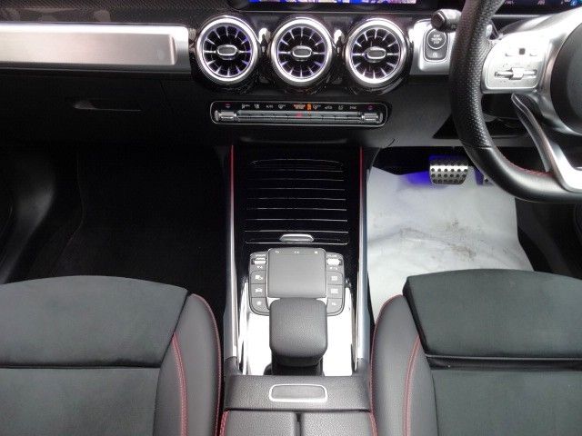 MERCEDES BENZ GLB 2023 Image 31