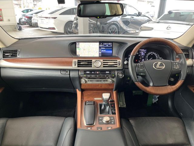 TOYOTA LEXUS LS460 2015 Image 31