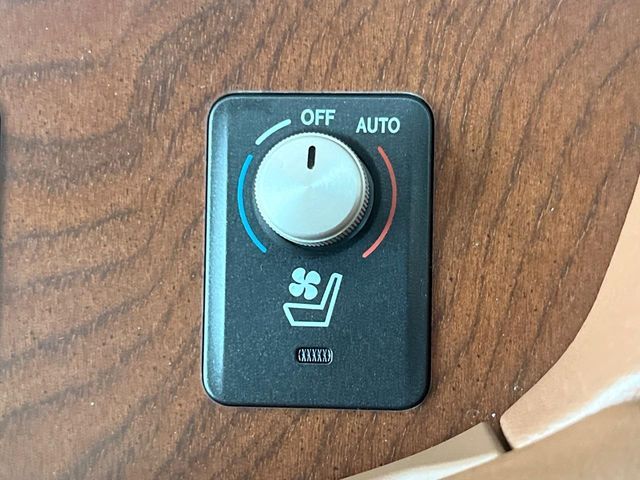 TOYOTA LEXUS LS460 2015 Image 31