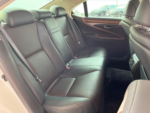TOYOTA LEXUS LS460 2015 Image 31