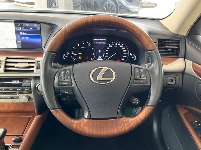 TOYOTA LEXUS LS460 2015 Image 31