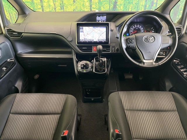 TOYOTA VOXY 2017 Image 31