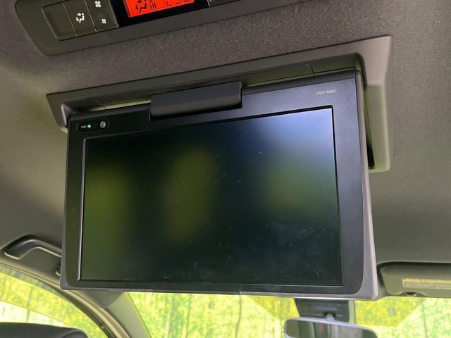 TOYOTA VOXY 2017 Image 31