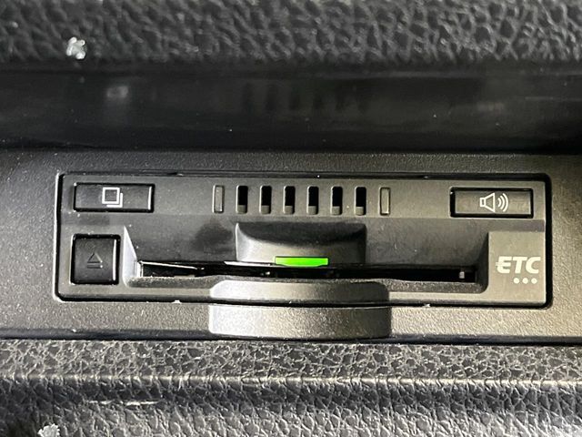 TOYOTA VOXY 2017 Image 31