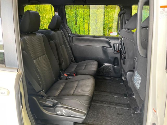 TOYOTA VOXY 2017 Image 31