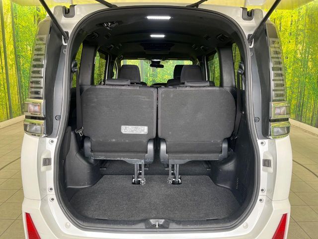 TOYOTA VOXY 2017 Image 31