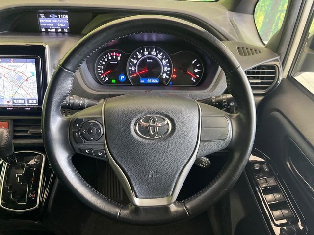 TOYOTA VOXY 2017 Image 31
