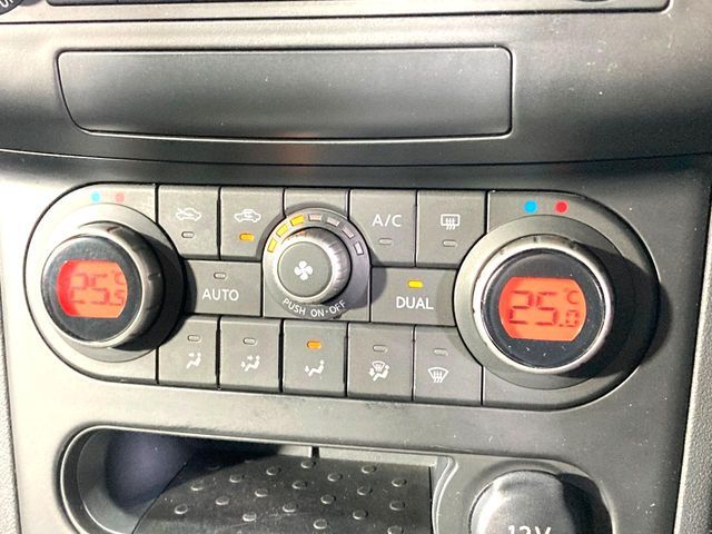 NISSAN DUALIS 2011 Image 31