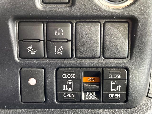 TOYOTA VOXY 2019 Image 31