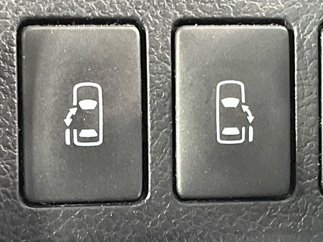 TOYOTA VOXY 2013 Image 31