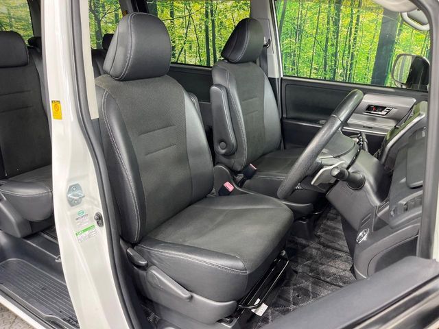 TOYOTA VOXY 2013 Image 31