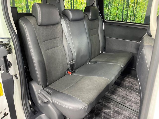 TOYOTA VOXY 2013 Image 31