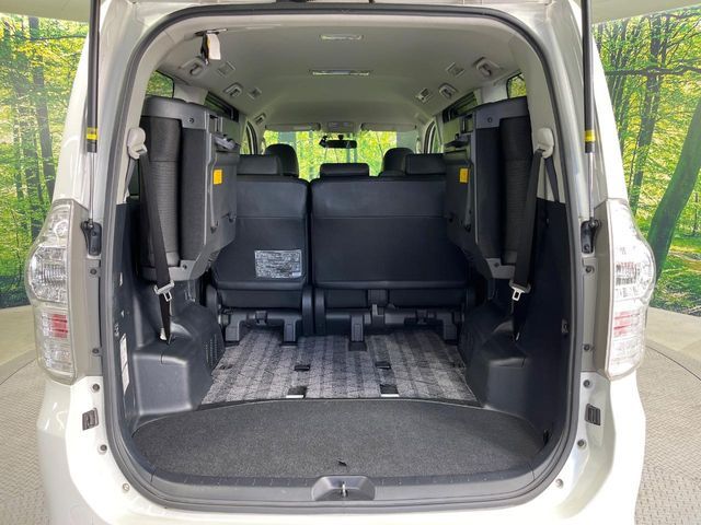 TOYOTA VOXY 2013 Image 31