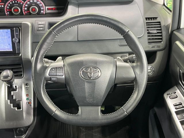 TOYOTA VOXY 2013 Image 31