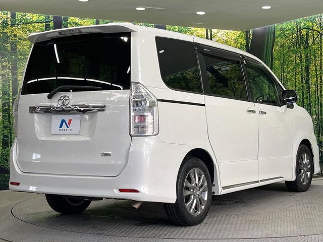 TOYOTA VOXY 2013 Image 31