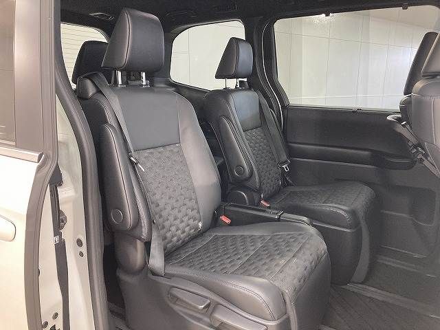 TOYOTA VOXY HYBRID 2023 Image 31