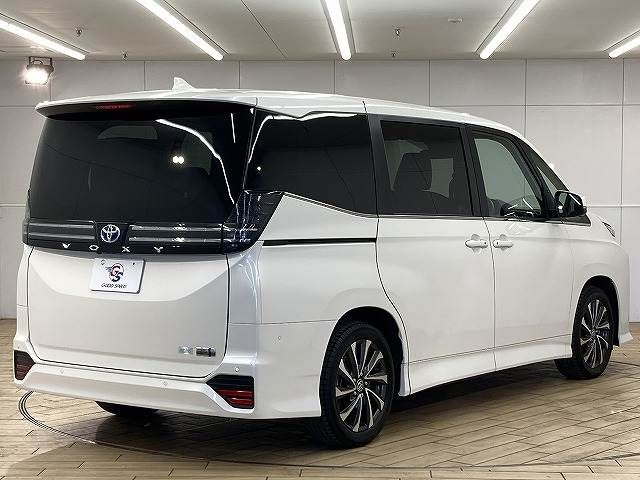 TOYOTA VOXY HYBRID 2023 Image 31