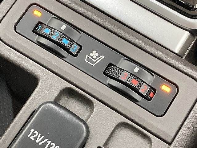 TOYOTA LANDCRUISER PRADO 2023 Image 31