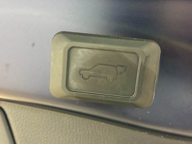 TOYOTA RAV4 HYBRID 4WD 2022 Image 31