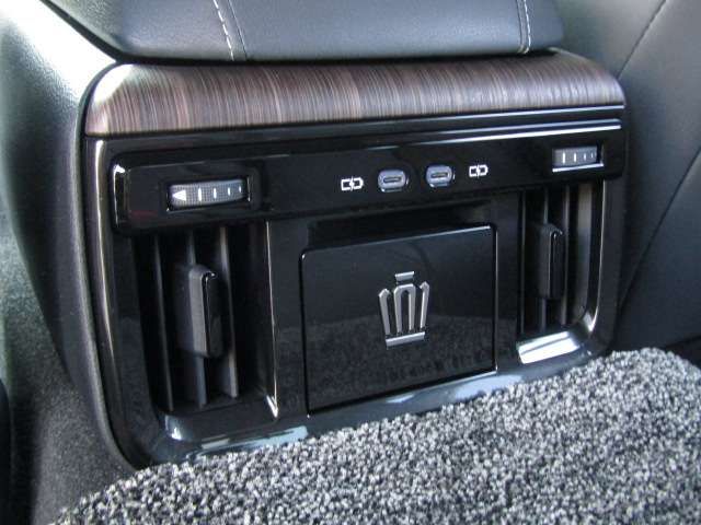 TOYOTA CROWN SEDAN HYBRID 2024 Image 31