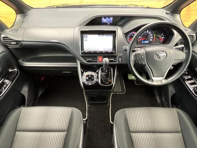 TOYOTA VOXY 2018 Image 31