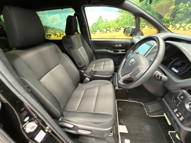 TOYOTA VOXY 2018 Image 31