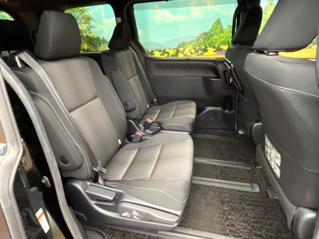 TOYOTA VOXY 2018 Image 31